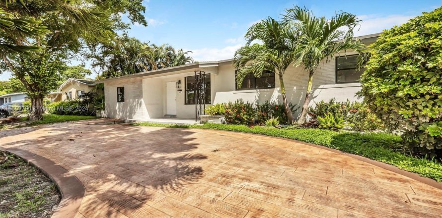 Villa ou maison à Miami, Floride 4 chambres, 144.37 m2 № 1365951