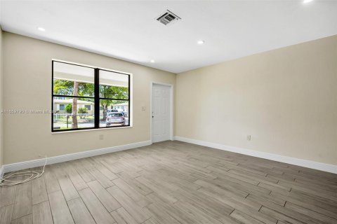 Casa en venta en Miami, Florida, 4 dormitorios, 144.37 m2 № 1365951 - foto 9