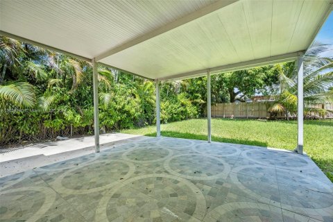 Villa ou maison à vendre à Miami, Floride: 4 chambres, 144.37 m2 № 1365951 - photo 10