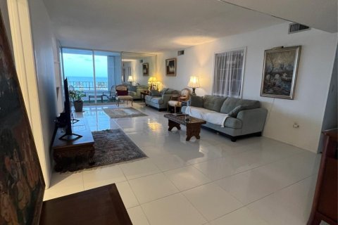 Condo in Pompano Beach, Florida, 2 bedrooms  № 973086 - photo 14