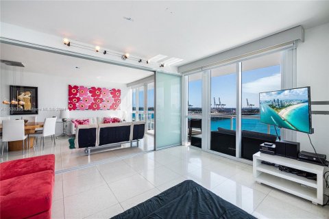 Condo in Miami Beach, Florida, 2 bedrooms  № 1319103 - photo 21