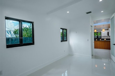 Casa en venta en Hialeah, Florida, 3 dormitorios, 67.63 m2 № 1367309 - foto 24