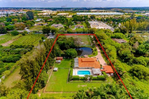 Villa ou maison à vendre à Miramar, Floride: 5 chambres, 256.22 m2 № 1175745 - photo 3
