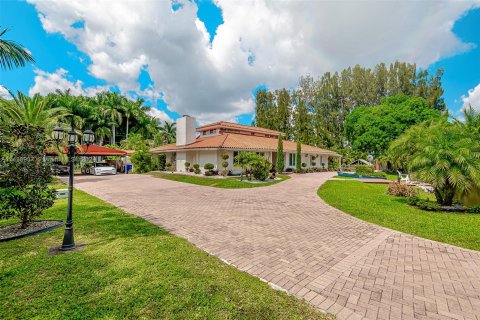 Villa ou maison à vendre à Miramar, Floride: 5 chambres, 256.22 m2 № 1175745 - photo 2