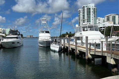 Condo in North Bay Village, Florida, 1 bedroom  № 1393566 - photo 22