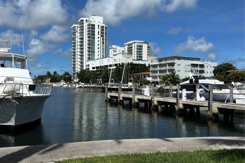 Condo in North Bay Village, Florida, 1 bedroom  № 1393566 - photo 21