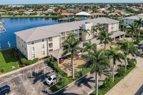 Copropriété à vendre à Punta Gorda, Floride: 2 chambres, 130.53 m2 № 1314865 - photo 1