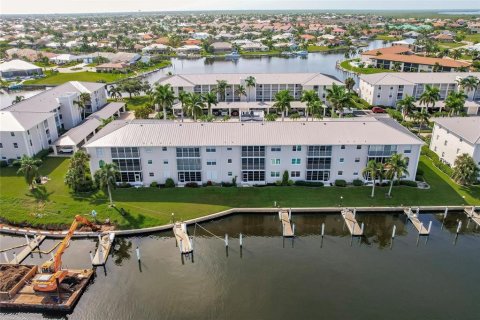 Copropriété à vendre à Punta Gorda, Floride: 2 chambres, 130.53 m2 № 1314865 - photo 4