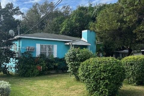 House in Miami, Florida 2 bedrooms, 99.68 sq.m. № 1427993 - photo 1