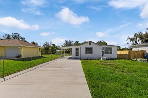 House in Punta Gorda, Florida 2 bedrooms, 74.88 sq.m. № 1399197 - photo 1