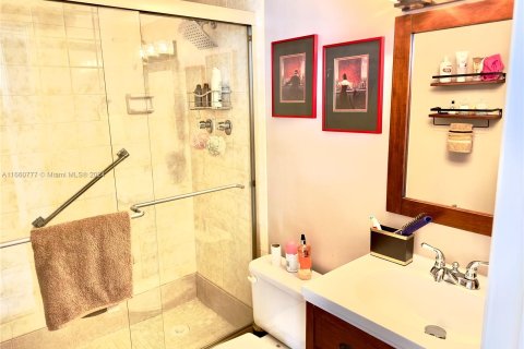 Condo in Aventura, Florida, 2 bedrooms  № 1367231 - photo 16