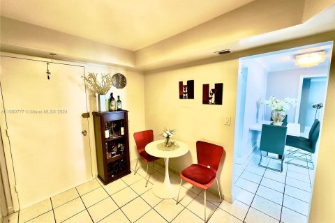 Condo in Aventura, Florida, 2 bedrooms  № 1367231 - photo 12