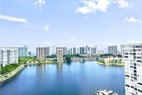 Condo in Aventura, Florida, 2 bedrooms  № 1367231 - photo 18