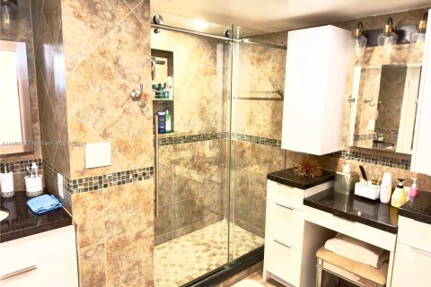 Condo in Aventura, Florida, 2 bedrooms  № 1367231 - photo 8