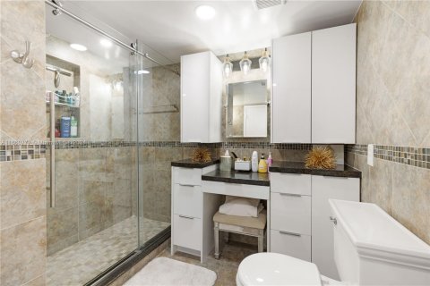 Condo in Aventura, Florida, 2 bedrooms  № 1367231 - photo 28