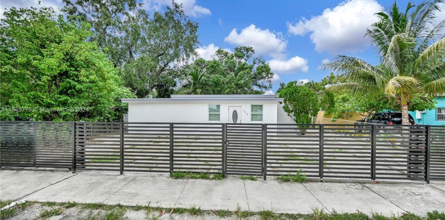 House in Miami Gardens, Florida 3 bedrooms, 106.19 sq.m. № 1332886