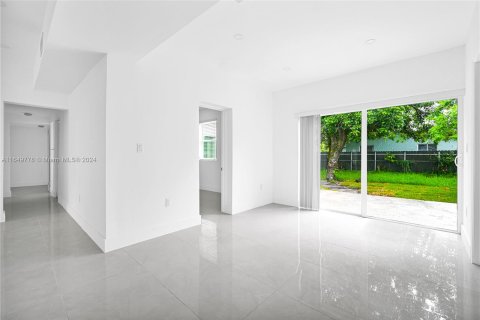 Villa ou maison à vendre à Miami Gardens, Floride: 3 chambres, 106.19 m2 № 1332886 - photo 25