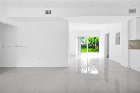 Villa ou maison à vendre à Miami Gardens, Floride: 3 chambres, 106.19 m2 № 1332886 - photo 20