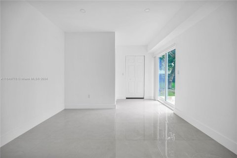 Villa ou maison à vendre à Miami Gardens, Floride: 3 chambres, 106.19 m2 № 1332886 - photo 6