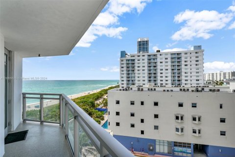 Condo in Miami Beach, Florida, 2 bedrooms  № 1423417 - photo 2