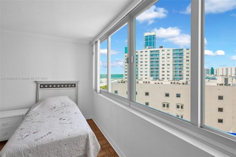 Condo in Miami Beach, Florida, 2 bedrooms  № 1423417 - photo 16