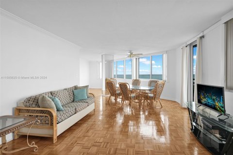 Condo in Miami Beach, Florida, 2 bedrooms  № 1423417 - photo 6