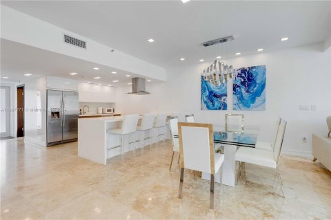 Townhouse in Sunny Isles Beach, Florida 3 bedrooms, 220.18 sq.m. № 1281441 - photo 11