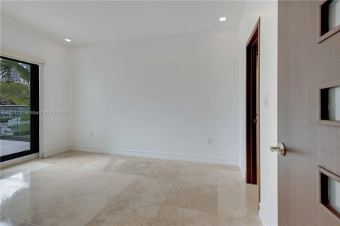 Townhouse in Sunny Isles Beach, Florida 3 bedrooms, 220.18 sq.m. № 1281441 - photo 20