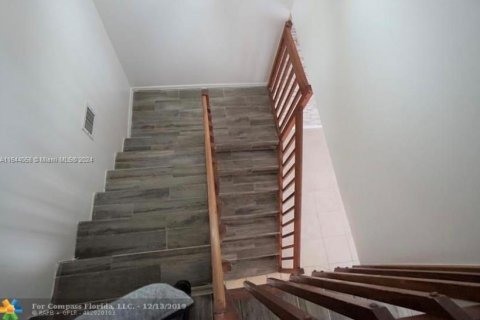 Townhouse in North Lauderdale, Florida 3 bedrooms, 135.64 sq.m. № 1330363 - photo 6