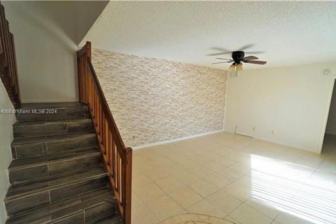 Townhouse in North Lauderdale, Florida 3 bedrooms, 135.64 sq.m. № 1330363 - photo 5