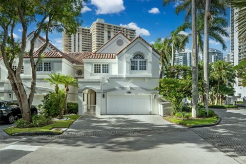 Villa ou maison à vendre à Aventura, Floride: 3 chambres, 311.32 m2 № 1330361 - photo 3