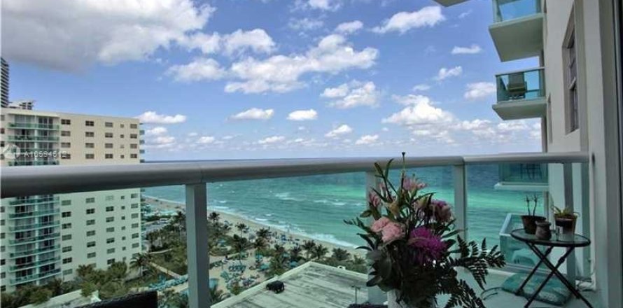 Condominio en Hollywood, Florida, 1 dormitorio  № 10536