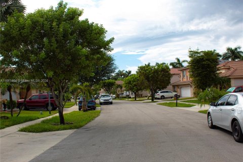 Villa ou maison à vendre à Miramar, Floride: 4 chambres, 198.16 m2 № 1368665 - photo 2