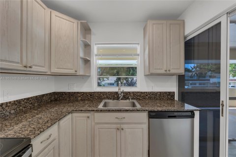 Copropriété à vendre à Pompano Beach, Floride: 2 chambres, 98.94 m2 № 1333088 - photo 16