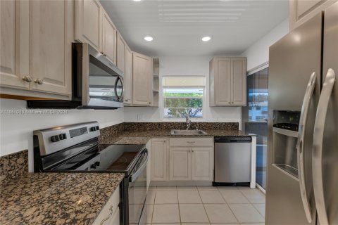 Copropriété à vendre à Pompano Beach, Floride: 2 chambres, 98.94 m2 № 1333088 - photo 1