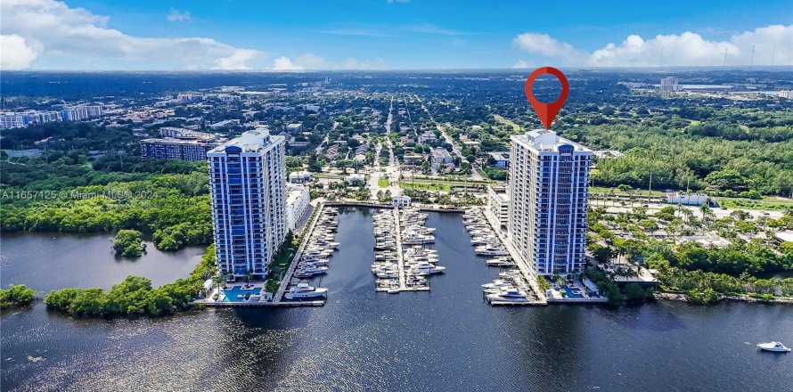 Condominio en North Miami Beach, Florida, 2 dormitorios  № 1368664