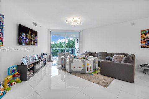 Condominio en venta en North Miami Beach, Florida, 2 dormitorios, 163.69 m2 № 1368664 - foto 15