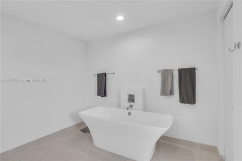 Condominio en venta en North Miami Beach, Florida, 2 dormitorios, 163.69 m2 № 1368664 - foto 29