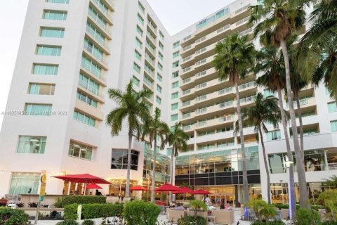 Hotel en venta en Fort Lauderdale, Florida, 1 dormitorio, 54.44 m2 № 1293433 - foto 2