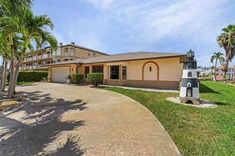 Villa ou maison à vendre à Cape Coral, Floride: 3 chambres, 202.9 m2 № 1335169 - photo 6