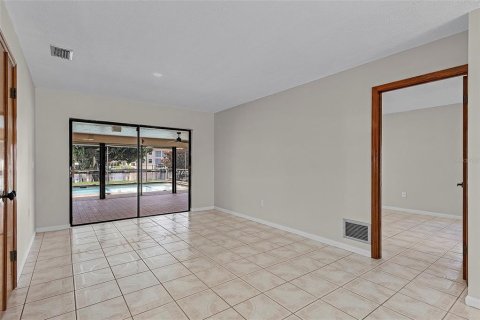 Casa en venta en Cape Coral, Florida, 3 dormitorios, 202.9 m2 № 1335169 - foto 13