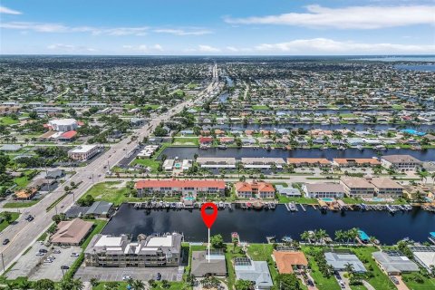 Casa en venta en Cape Coral, Florida, 3 dormitorios, 202.9 m2 № 1335169 - foto 2