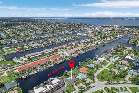 Casa en venta en Cape Coral, Florida, 3 dormitorios, 202.9 m2 № 1335169 - foto 4