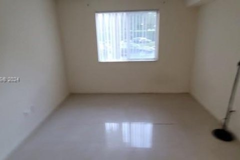 Condominio en alquiler en Plantation, Florida, 1 dormitorio, 74.79 m2 № 1370635 - foto 3