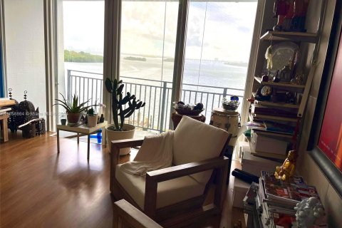 Condo in Miami, Florida, 1 bedroom  № 1370677 - photo 2