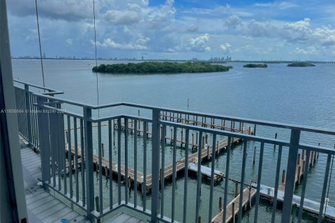 Condo in Miami, Florida, 1 bedroom  № 1370677 - photo 6