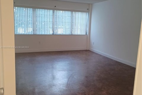 Condo in Miami, Florida, 1 bedroom  № 1365714 - photo 3