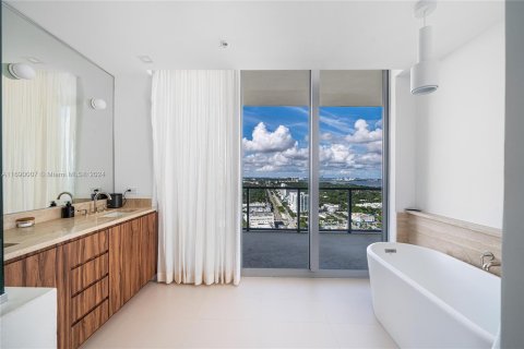 Condominio en venta en Miami, Florida, 3 dormitorios, 296.64 m2 № 1437042 - foto 16