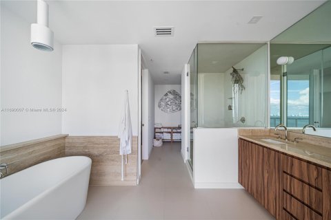 Condominio en venta en Miami, Florida, 3 dormitorios, 296.64 m2 № 1437042 - foto 15