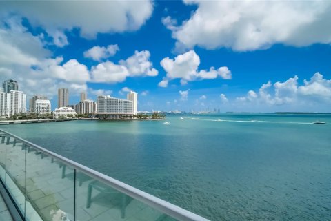 Condo in Miami, Florida, 2 bedrooms  № 495324 - photo 3